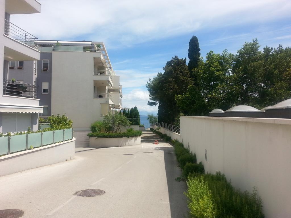 Near Beach Apartment Reno With Private Parking Split Eksteriør bilde
