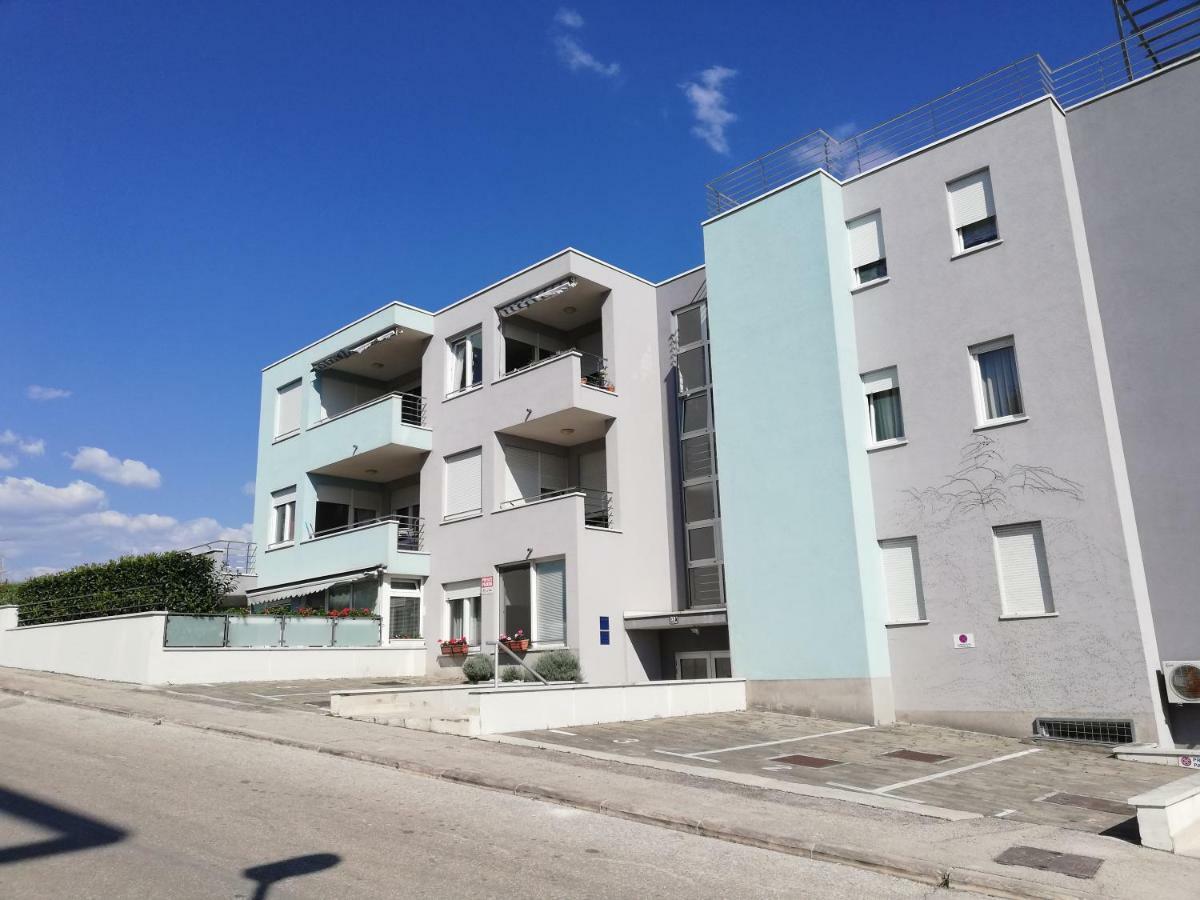 Near Beach Apartment Reno With Private Parking Split Eksteriør bilde